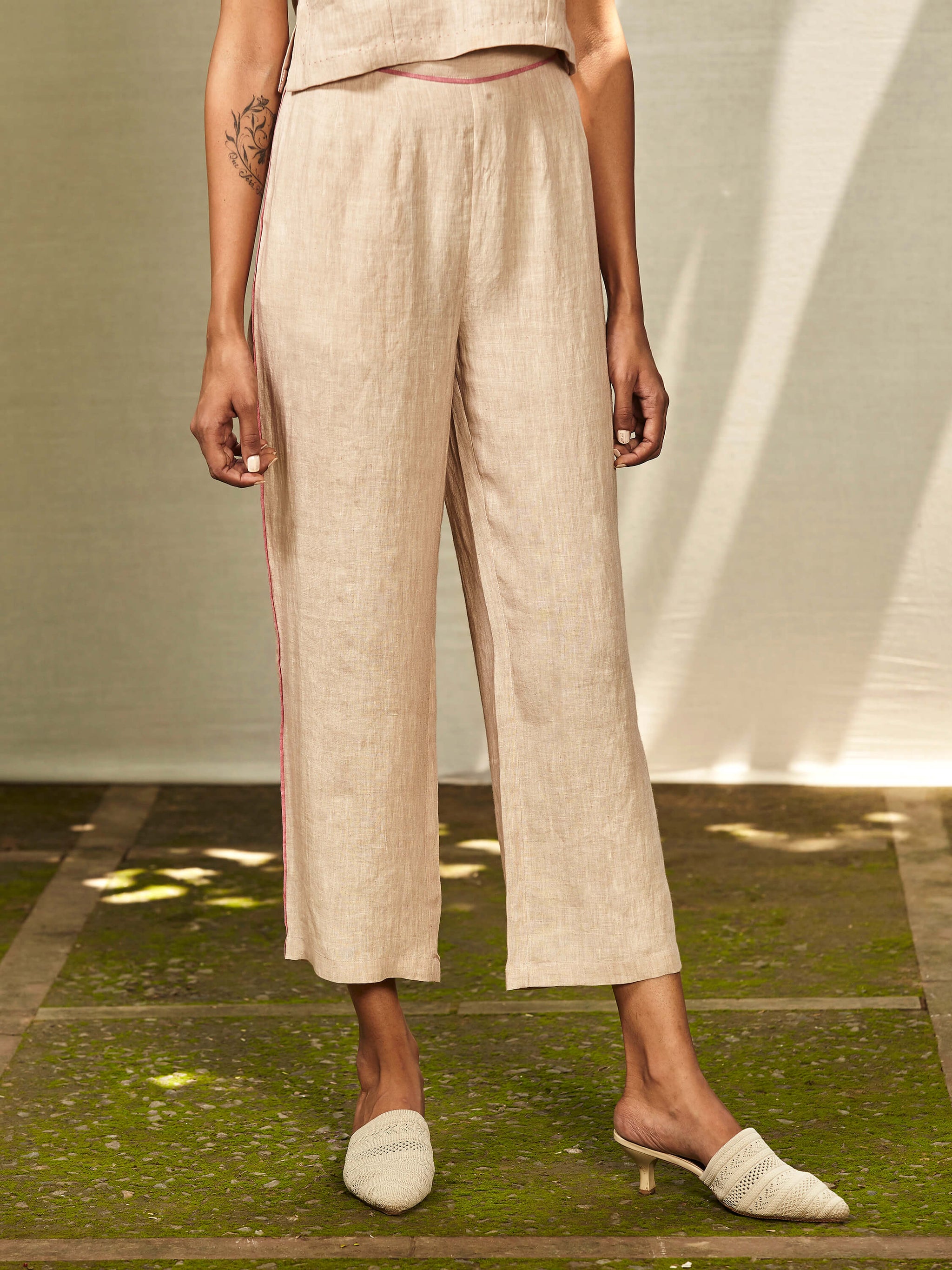 Toast Crop Pants: Stylish Linen Pants for Autumn Days