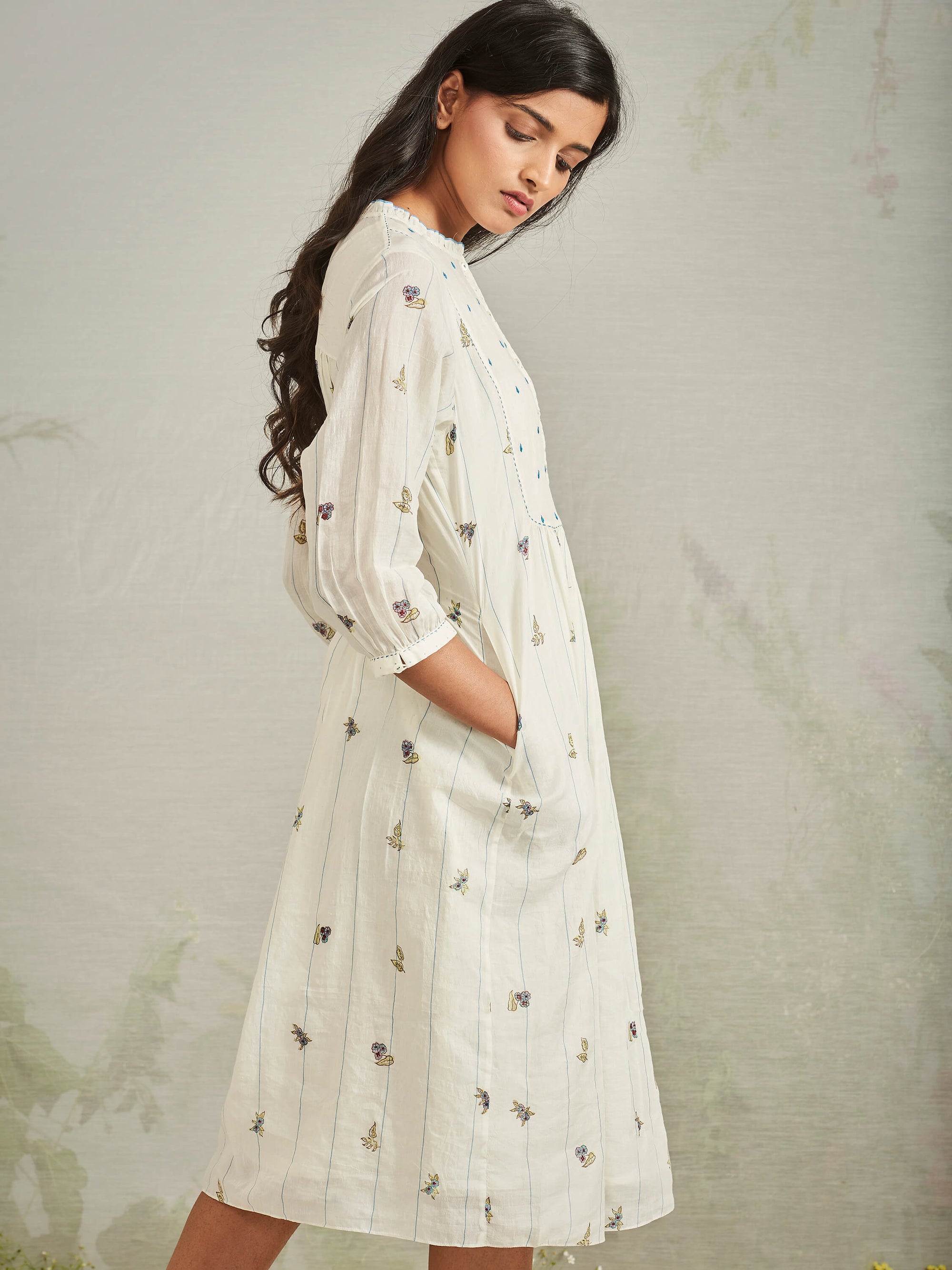 Vantage Dress: Blooming Floral Midi Dress